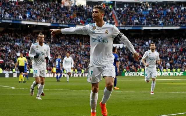 C罗将点球权让给了本泽马,不愧是皇马的领袖!