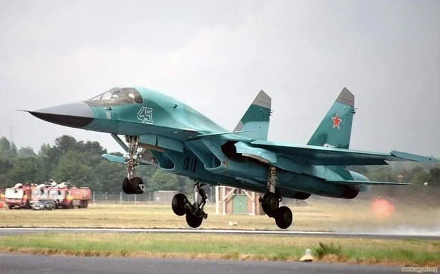 中国歼16是首屈一指的战轰!最大航程和载弹量