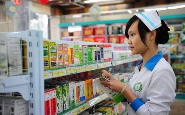 药店不起眼的便宜乳液,睡前用它擦脸,满脸都