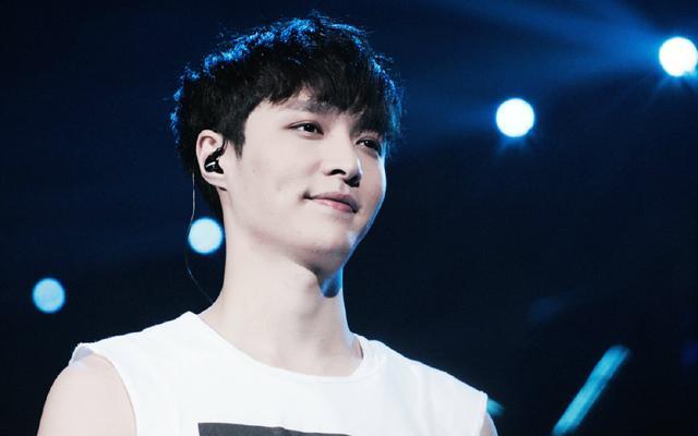 张艺兴工作室辟谣: 你当演电影呢? 还用人皮面