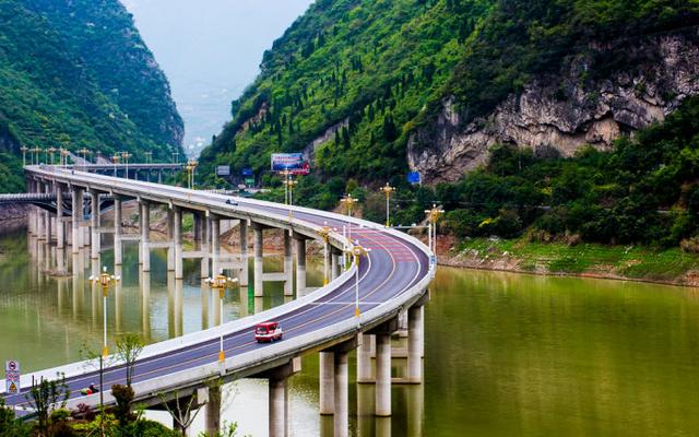 世界最美水上公路在中国！完全“漂”在水面，每公里高达一亿！