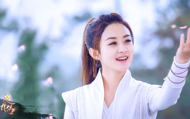11年前冯小刚瞧不上她,今成电视剧女王身家3亿,座驾十分豪华!