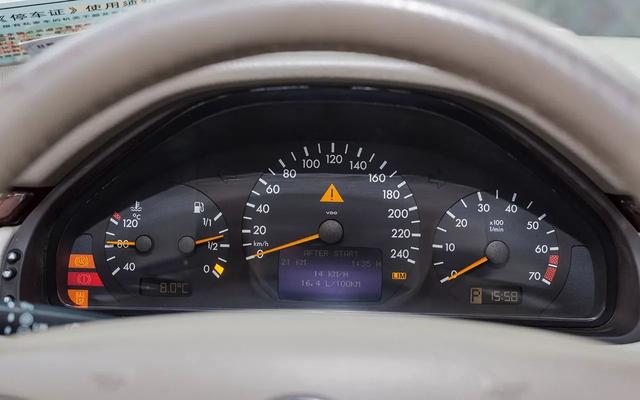 风尚经典｜体验梅赛德斯-奔驰E240 (W210)