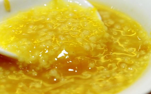 煮小米粥时,到底是冷水下米,还是水开了下米呢?很多人都搞反了