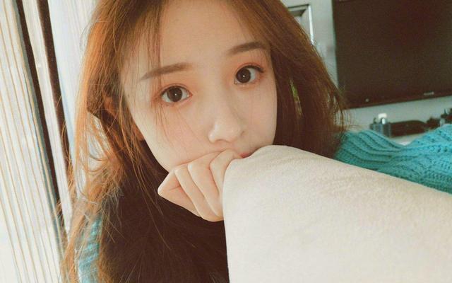 斗鱼土豪50发超级火箭送二珂,瞬间千万人气,网