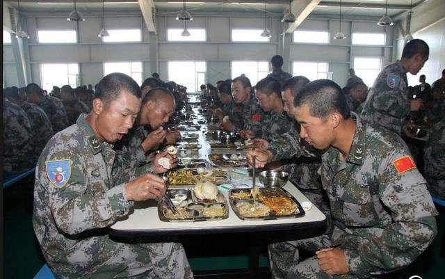 解放军伙食分为四类标准，当过兵的你曾经吃过几类灶?