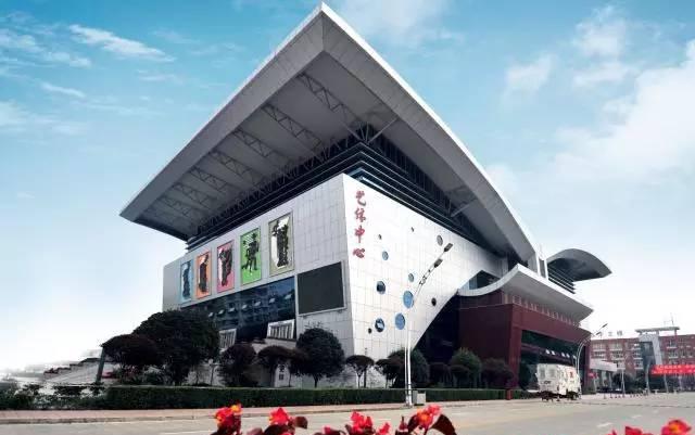 四川传媒学院演播厅秒变亚洲一号综艺舞台?又是成都的学校!