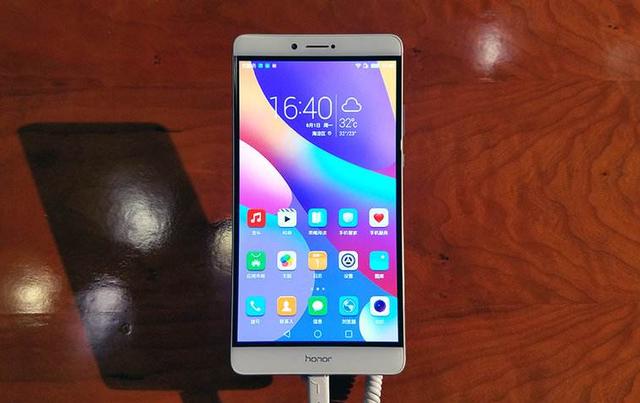 华为放手一搏,4GB+128GB售1999元,是在诱