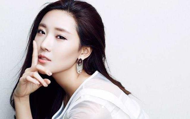 有没有人觉得胡歌的女友管韧姿长得超级像李念