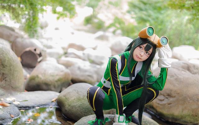 我的英雄学院蛙吹梅雨cos组图 紧身服好身材展露无遗