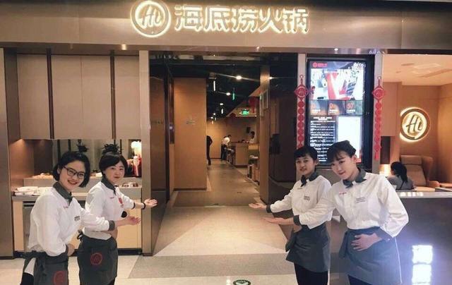 但是2月1日起海底捞叫停了这个规则…部分店铺也不允许自带酒水了
