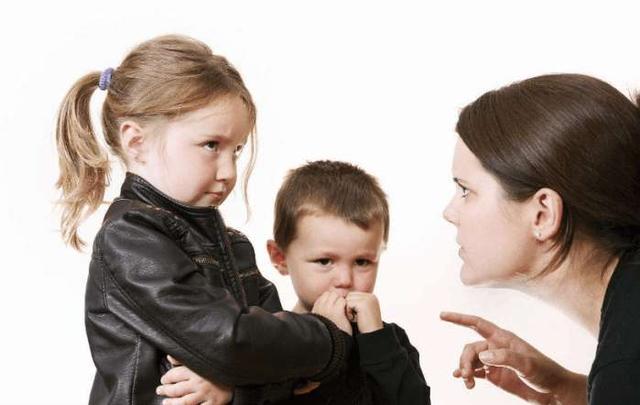 孩子叛逆时不要打孩子,父母需要这样教育孩子
