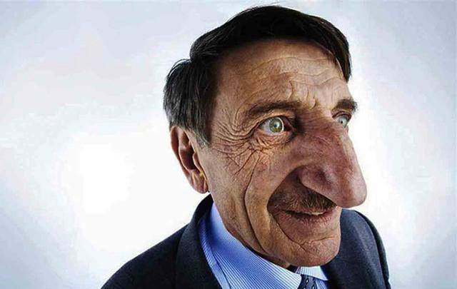 土耳其男人mehmet ozyurek有着世界上最长的鼻子.