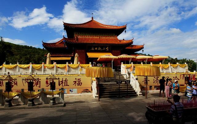 海南这些庄严神圣的庙宇香火萦绕游客络绎不绝