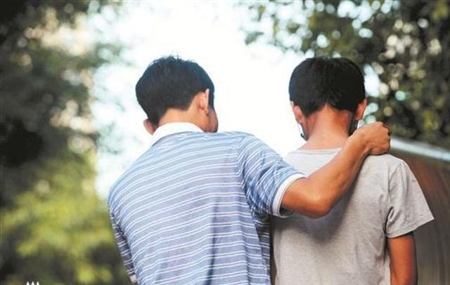 养父为养子负债30万,养子却逃走,六年后养子的报答,让