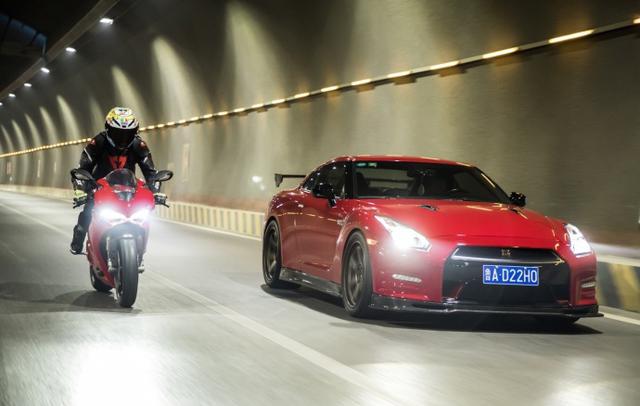来自日本和意大利的两台战神，尼桑GTR&杜卡迪1299