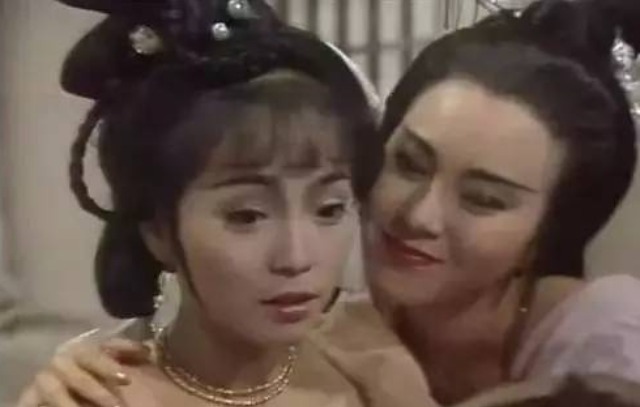 入行33年的苑琼丹,演丑角红遍中港台,几乎无人不识"石榴姐".