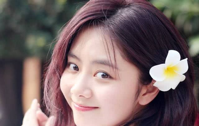 谭松韵的每张照片都可以做屏保了,实在太美了