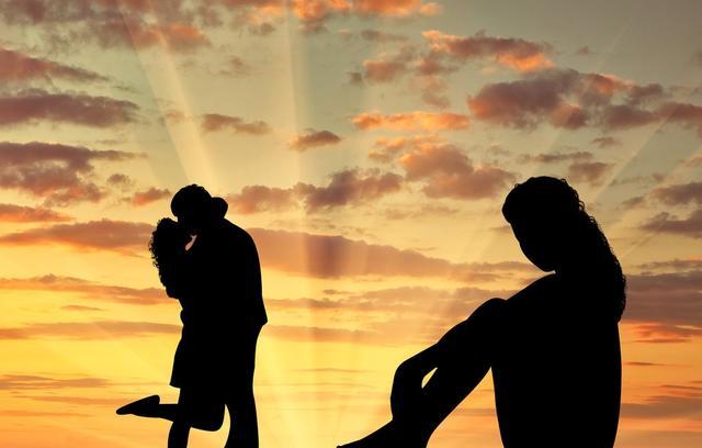 夫妻生活中,女人背叛男人叫出轨,那男人背叛女人叫什么?