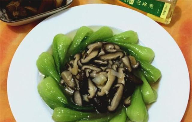 节后来道小青菜炒香菇好吃的不得了!
