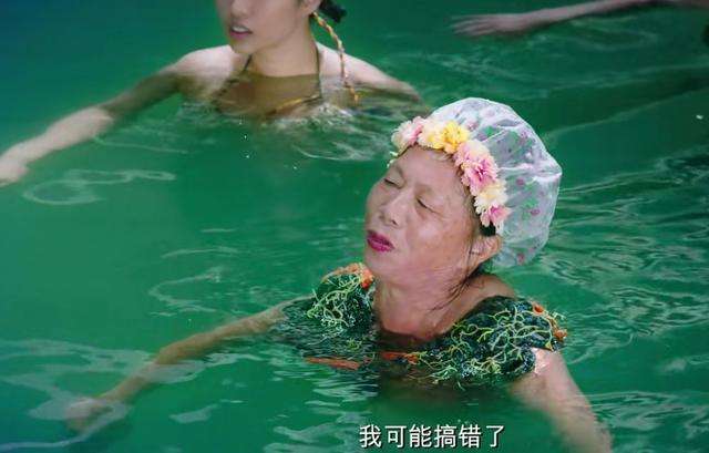 67岁普通大妈, 不会上网, 却被周星驰捧红, 网友: 他无人超越!