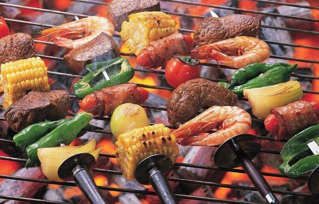 夏天再去路边摊吃烧烤你就OUT了!一起带上烤