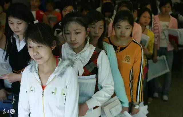 富士康一线员工，宁愿放弃年终奖也要辞职，背后的原因太扎心！