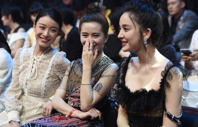 刘诗诗和古力娜扎合照曝光,网友:两大美女实在是太养眼了