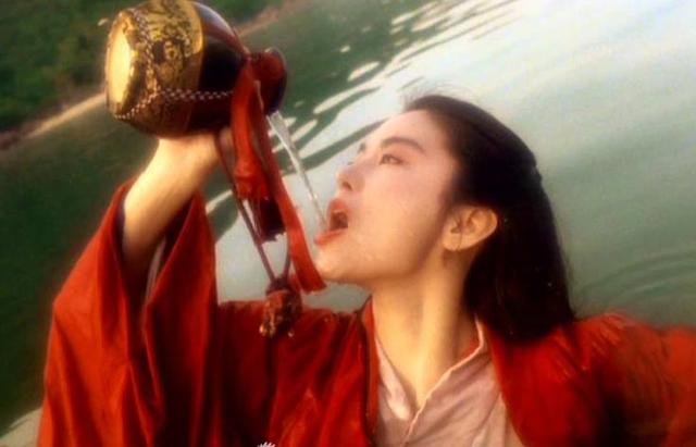 《笑傲》12个版本“东方不败”陈乔恩艳惊四座乾德门最符合原著