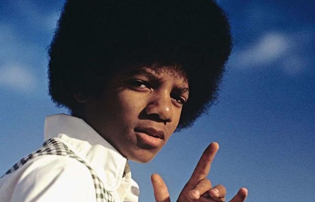 迈克尔杰克逊儿时的高清原图写真照,沐浴在清