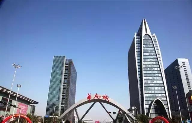 △深圳华南城 14 华侨城甘坑客家新镇 定位:深圳首单特色小镇,中国