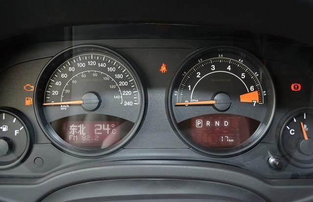 全新jeep自由客, 落地价不到30万, 动力超强!!