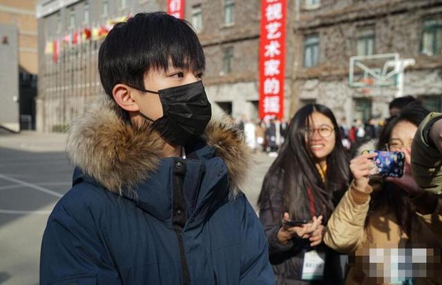 上戏艺考今天开始，校方规定素颜，我却发现80%的女生都化了妆