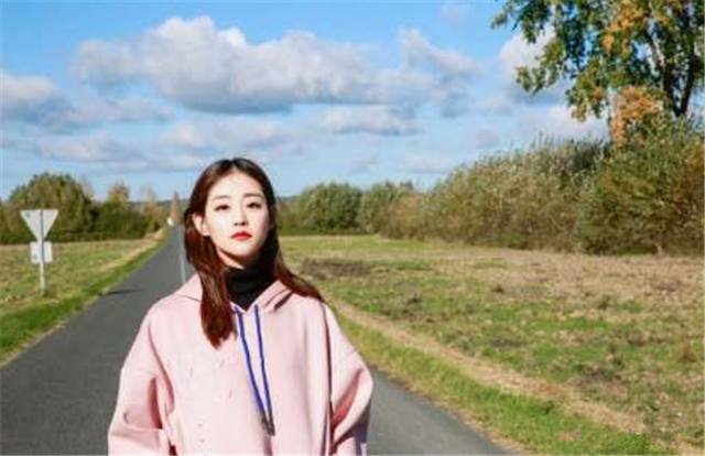 美过范冰冰,气质不输刘诗诗,今25岁开上豪车,却被传出整容!-新浪汽车