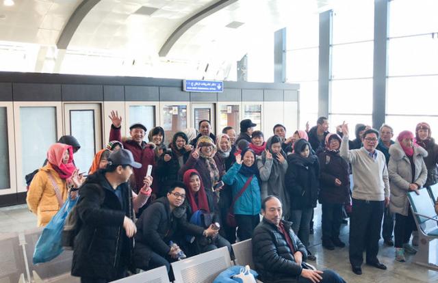 多国游客滞留德黑兰霍梅尼机场,中国大使馆是
