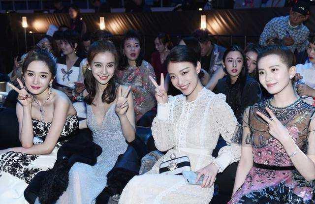 倪妮杨颖合照