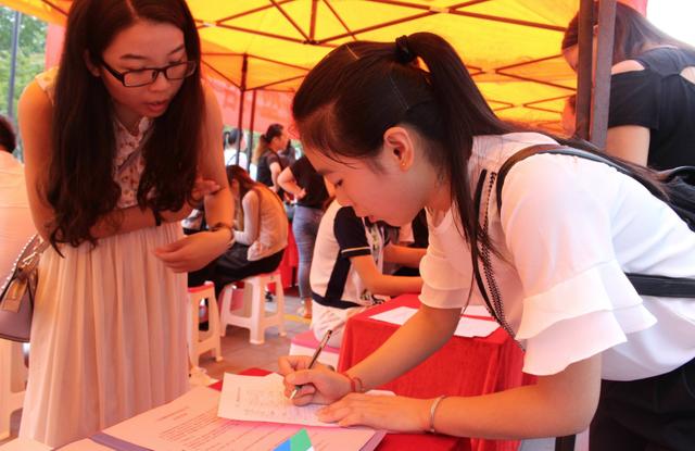 理科女生就业排行榜_文科中被侃称为“四大天坑”专业,乍一听没啥,毕业却面临难就业(2)