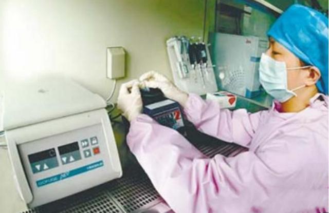 一儿一女都不像他!爸爸怀疑,悄悄亲子鉴定,结果