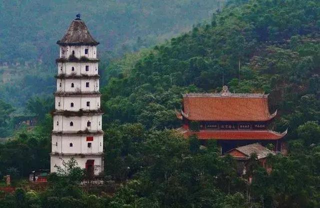 宜宾有一座白塔山上的标志性建筑被遗弃!没有保护价值了吗?