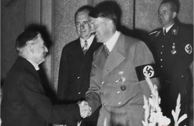 德国进攻波兰后,希特勒是如何用电影嘲讽英国