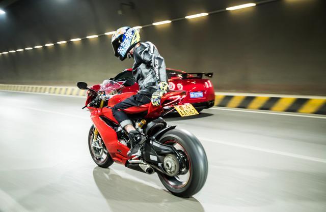 来自日本和意大利的两台战神, 尼桑GTR&杜卡迪1299
