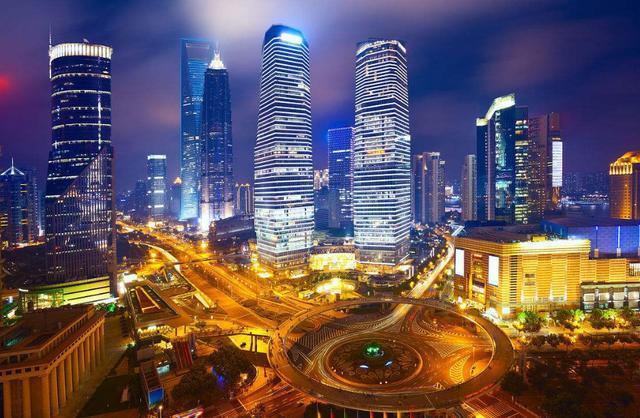 有很多大城市夜景很美,上海它是中国的直辖市,是中国最繁华的城市