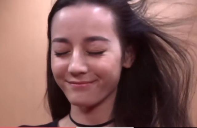 的迪丽热巴暴露了皱纹,央视镜头下的她非常显老