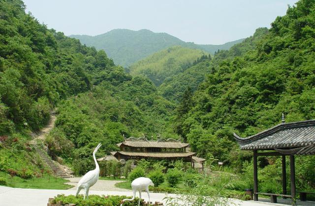 这个浙东最值得一去的地方，藏着青山绿水江南名镇