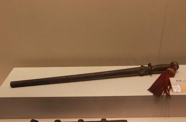 古代四大隐形兵器:鞘里藏刀,鞭中藏火,一器双杀,令敌死得茫然
