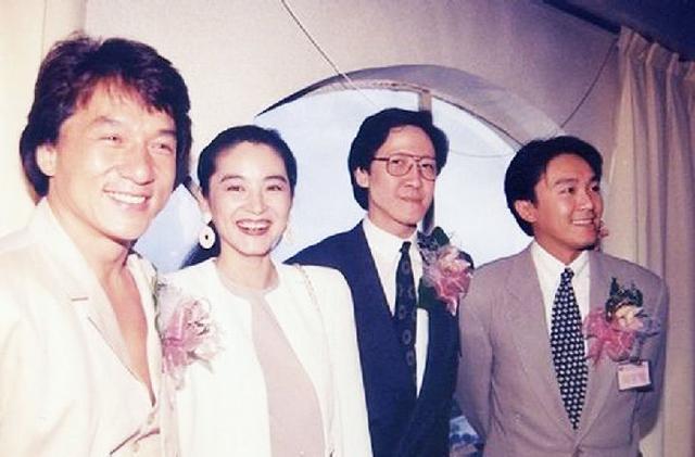 成龙的咸猪手抱遍国内外女明星，唯独她让成龙尴尬得无地自容！