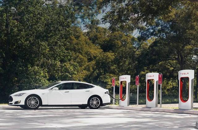 特斯拉推出新政策,超级充电桩免费使用