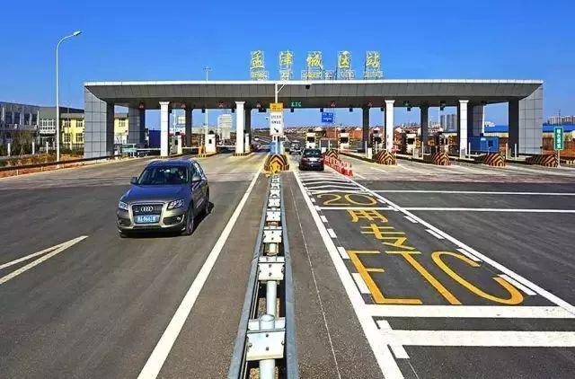 g30高速公路洛阳站迎宾广场