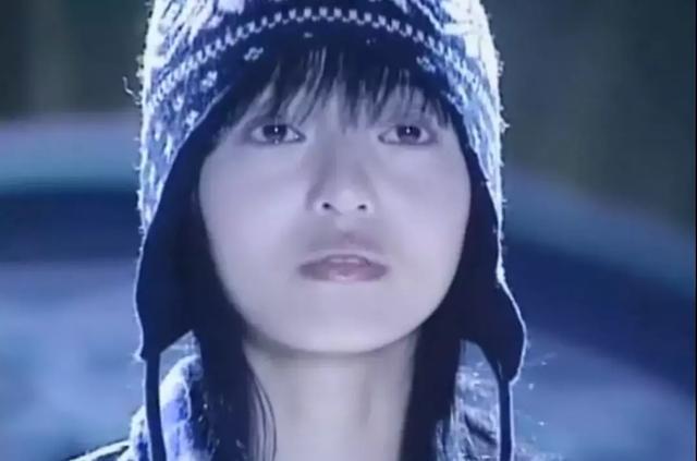 她的模样灵动,扑闪的大眼睛,娇俏的模样,大家亲切地叫她angela,她是