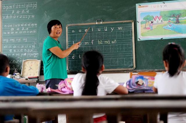 2020年将取消中小学教师职称,教师的工资这样